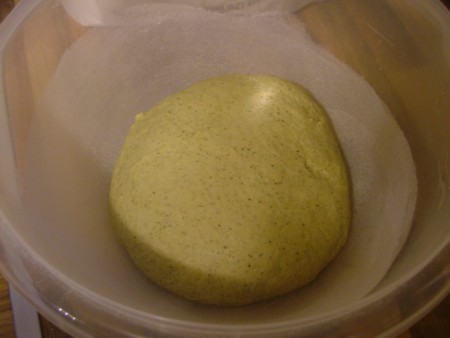 Tökmag lisztes kenyér gyúrás után